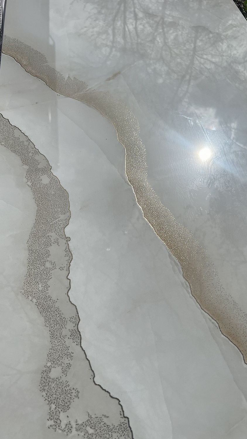  Victoria Polished Gold Carving 60x120