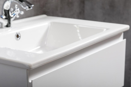 Тумба CAPOLDA 65 белая + ручка белая 