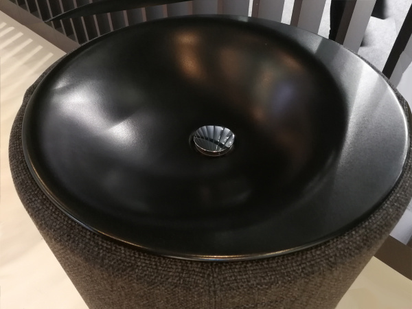 Bette Lux Oval Couture Подиум для раковины А220 с текстильной обивкой , высота 890см,  цвет угольно-черный 853 