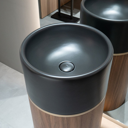 NOORTH milldue edition ROMA I Раковина напольная Ø450x880 мм.,слив в пол,c д. клапан, корпус Noce Canaletto, вставка Oro, раковина Nero opaco 