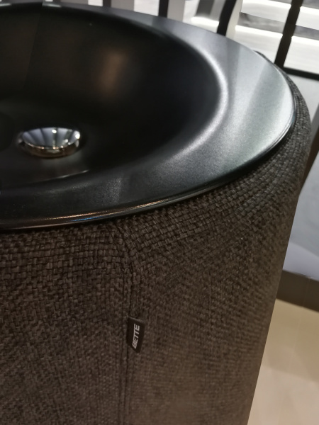 Bette Lux Oval Couture Подиум для раковины А220 с текстильной обивкой , высота 890см,  цвет угольно-черный 853 