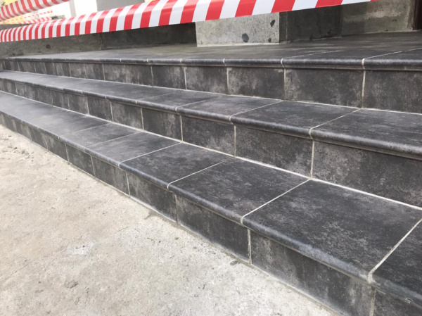 Ступень Westerwalder Atrium Dunkelgrau Florentiner-Stufe 31x32 