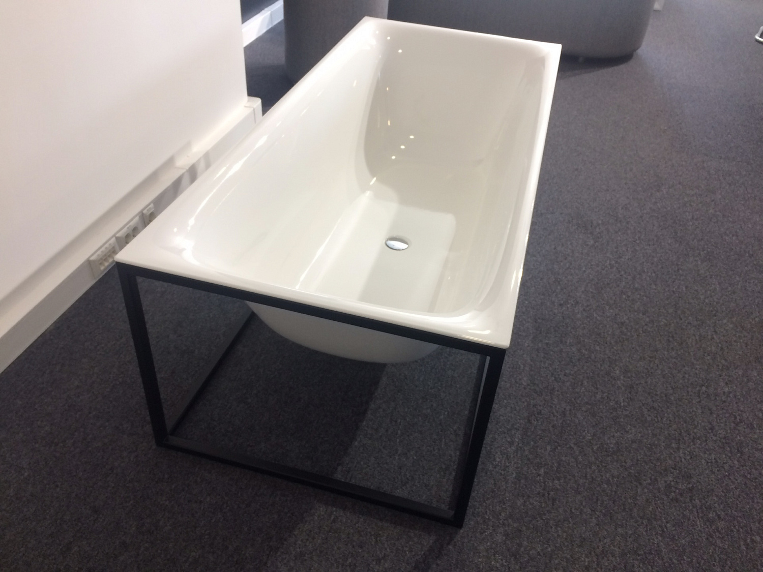 BetteSENSORY Слив с функцией перелива с помощью датчика давления, требуется вывод 12В,  хром