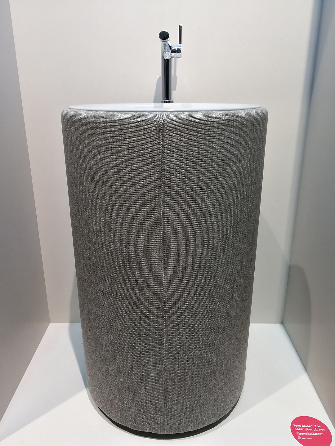 Bette Lux Oval Couture Подиум для раковины А220 с текстильной обивкой , высота 890см,  цвет буро-серый 852